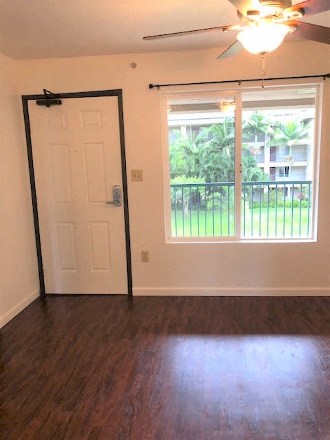 The Waterfront Apartments at Kahului living area and entry way