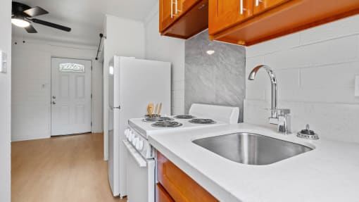 Kahakai Apartments kitchen appliances