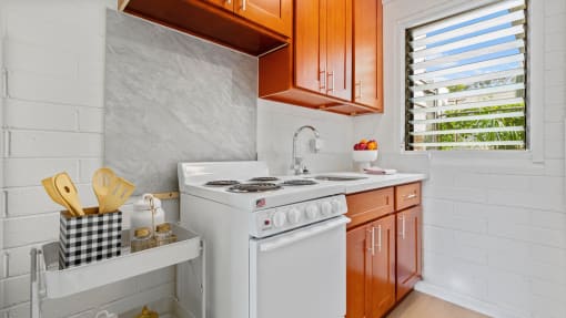 Kahakai Apartments kitchen