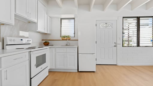 Kahakai Apartments Unit 20 kitchen appliances