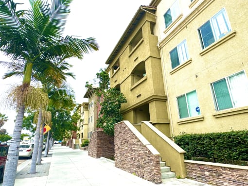 La Entrada building exterior