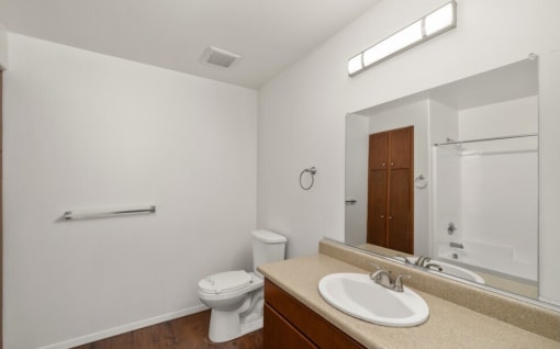 La Entrada four bedroom unit bathroom