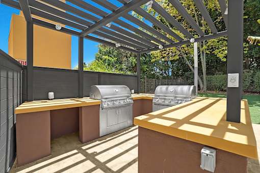 Legado Encino BBQ Area