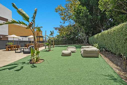 Legado Encino Outdoor Lounge