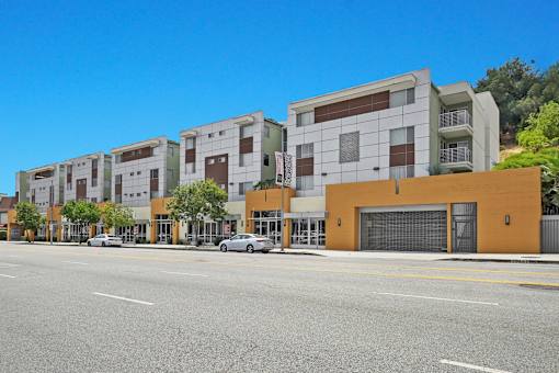 Legado Encino Exterior Street View