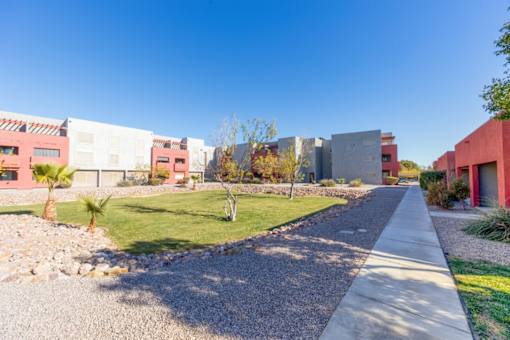 Los Pecos walkway