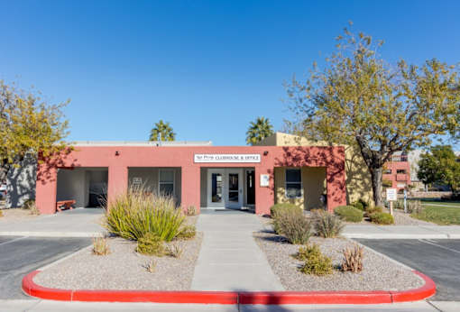 Los Pecos leasing office