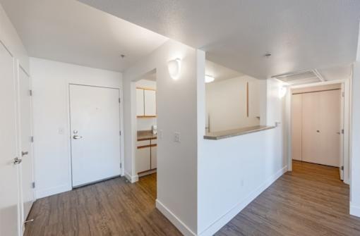 Los Pecos apartment entry