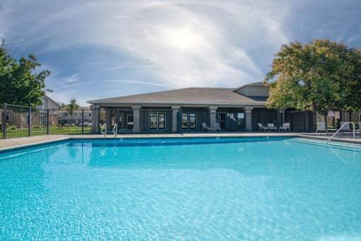 Lozano Vista Apartments pool