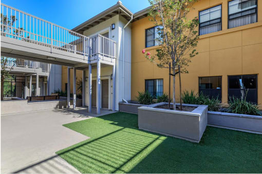 MacArthur Apartments courtyard