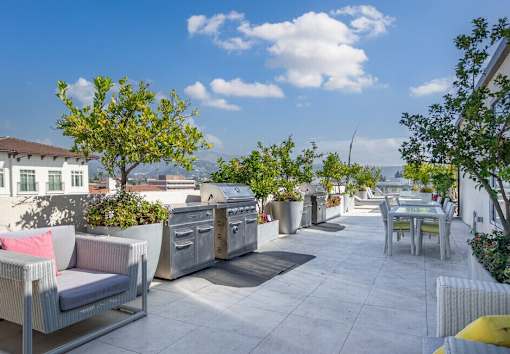 Maia Avira bbq area