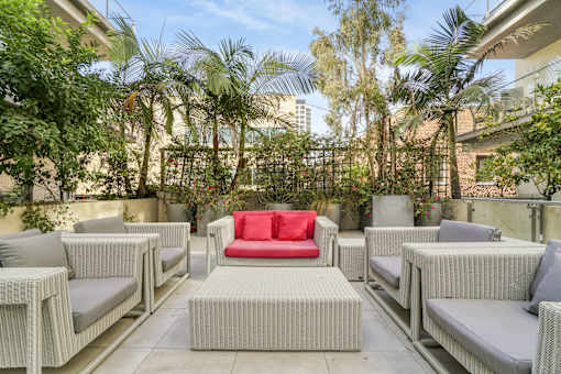 Maia Avira at Glendale Courtyard Lounge
