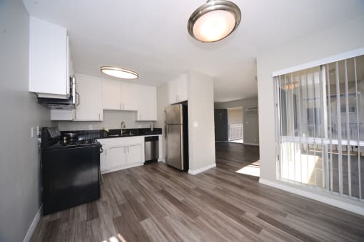 13558 Moorpark Apartments interior living space and kitchen