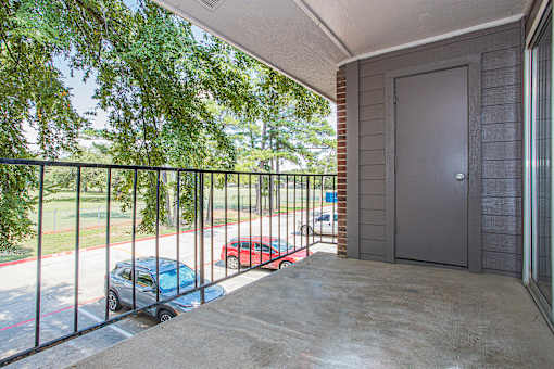 Oak Tree Village Balcony (3 bedroom 1313sq ft)