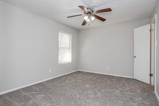 Oak Tree Village Bedroom  (3 Bedroom)