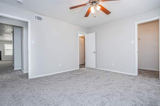 Oak Tree Village Bedroom (3 Bedroom)