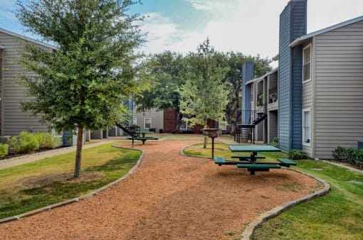 Oak Tree Village Apartments Outdoor Picnic Area for residents