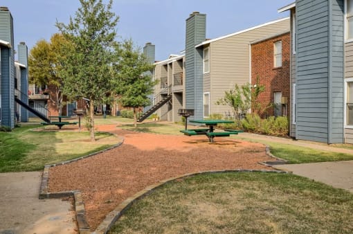 Oak Tree Village Apartments Outdoor Picnic Area