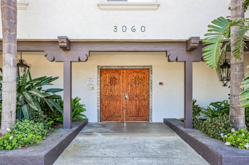 OceanView Townhomes exterior front entrance
