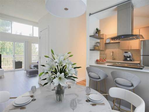 Larkspur West Linn Staged Dining Area