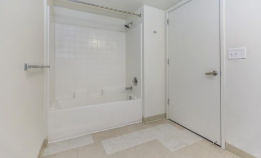 Pacific Pointe bathroom