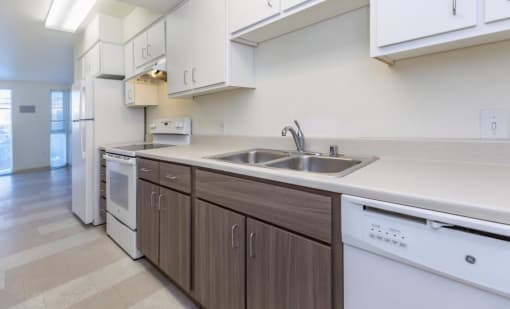 Pacific Pointe kitchen appliances