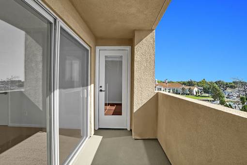 The Plaza on California Balcony