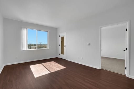 The Plaza on California Bedroom