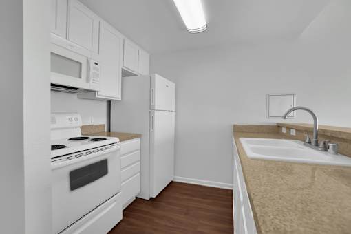 The Plaza on California Kitchen