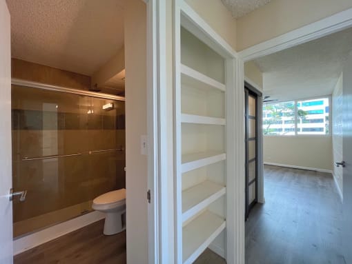 Punahou Heights Bedroom, Hallway Linen Closet and Bathroom