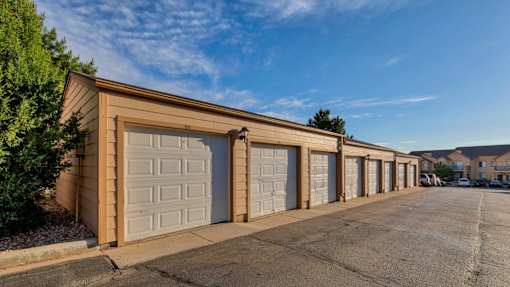 Reserve at Castle Highlands garages