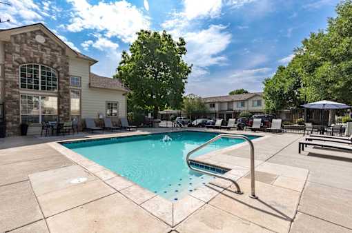 Reserve at Centerra pool