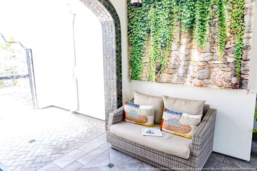 Horizons at Calabasas exterior entrance patio
