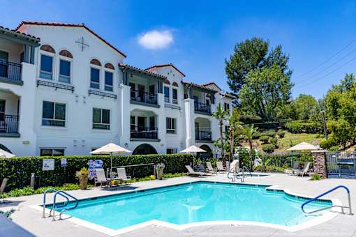 Horizons at Calabasas swimming pool
