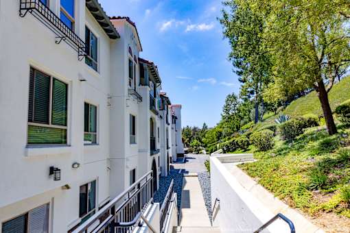 Horizons at Calabasas Pathway
