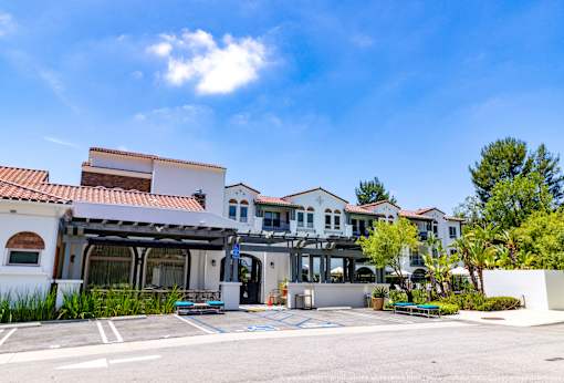 Horizons at Calabasas Exterior Entrance and Parking