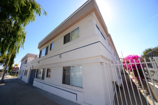 Sea Air - Front Corner Exterior