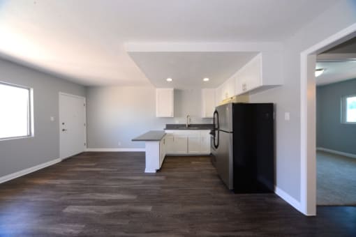 Sea Air - Living Room - Kitchen