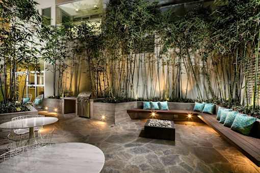 Chelsea Santa Monica Courtyard