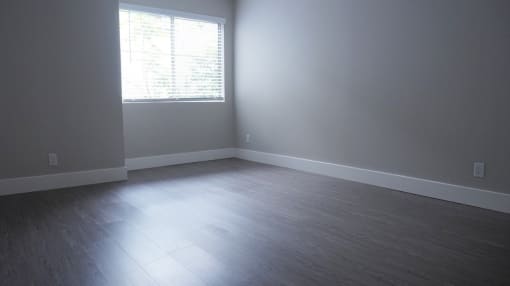 The Canyons at Sherman Oaks unit 6 bedroom with window