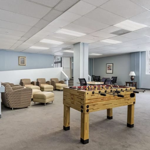 a room filled with lots of tables and chairs