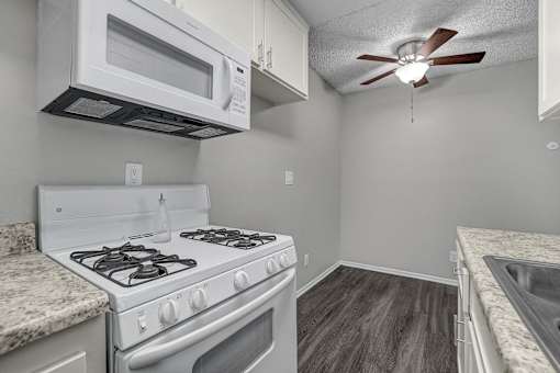 Tierra Del Sol 1 Bedroom Kitchen Stove