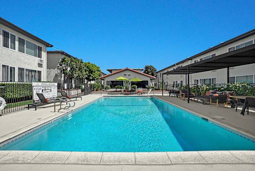Tierra Del Sol Pool