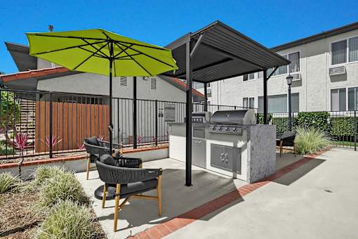 Tierra Del Sol Poolside BBQ Area