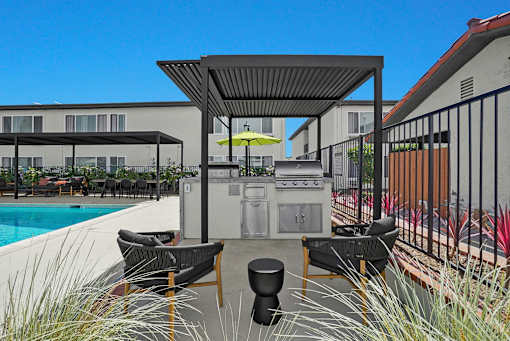 Tierra Del Sol Poolside BBQ Area