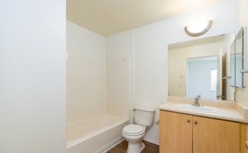 Twin Palm bathroom