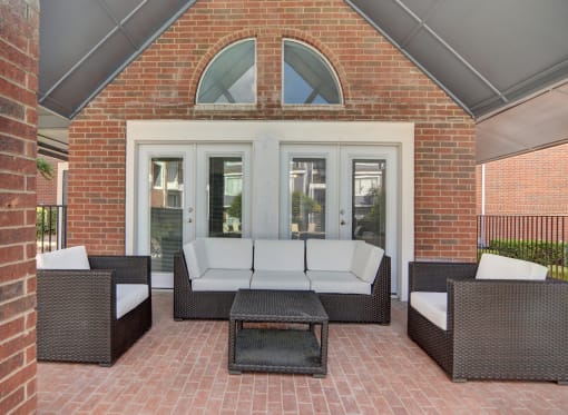 Trellis at Lake Highlands exterior sitting area