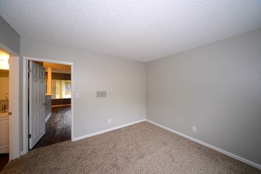 University Gardens unfurnished bedroom