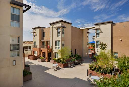 Via 425 courtyard