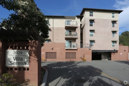 Villa Serena Apartments exterior image
